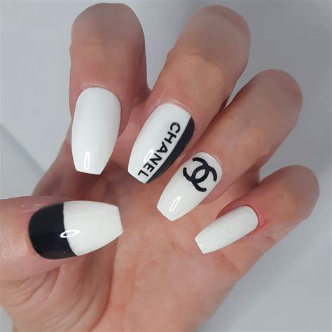 unghie chanel|Manicure .